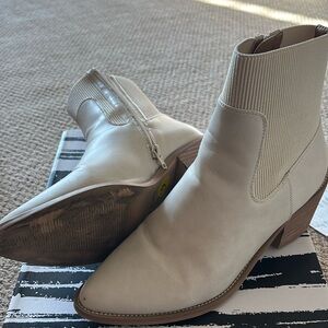 Dolce Vita Opry Boots (size 9)